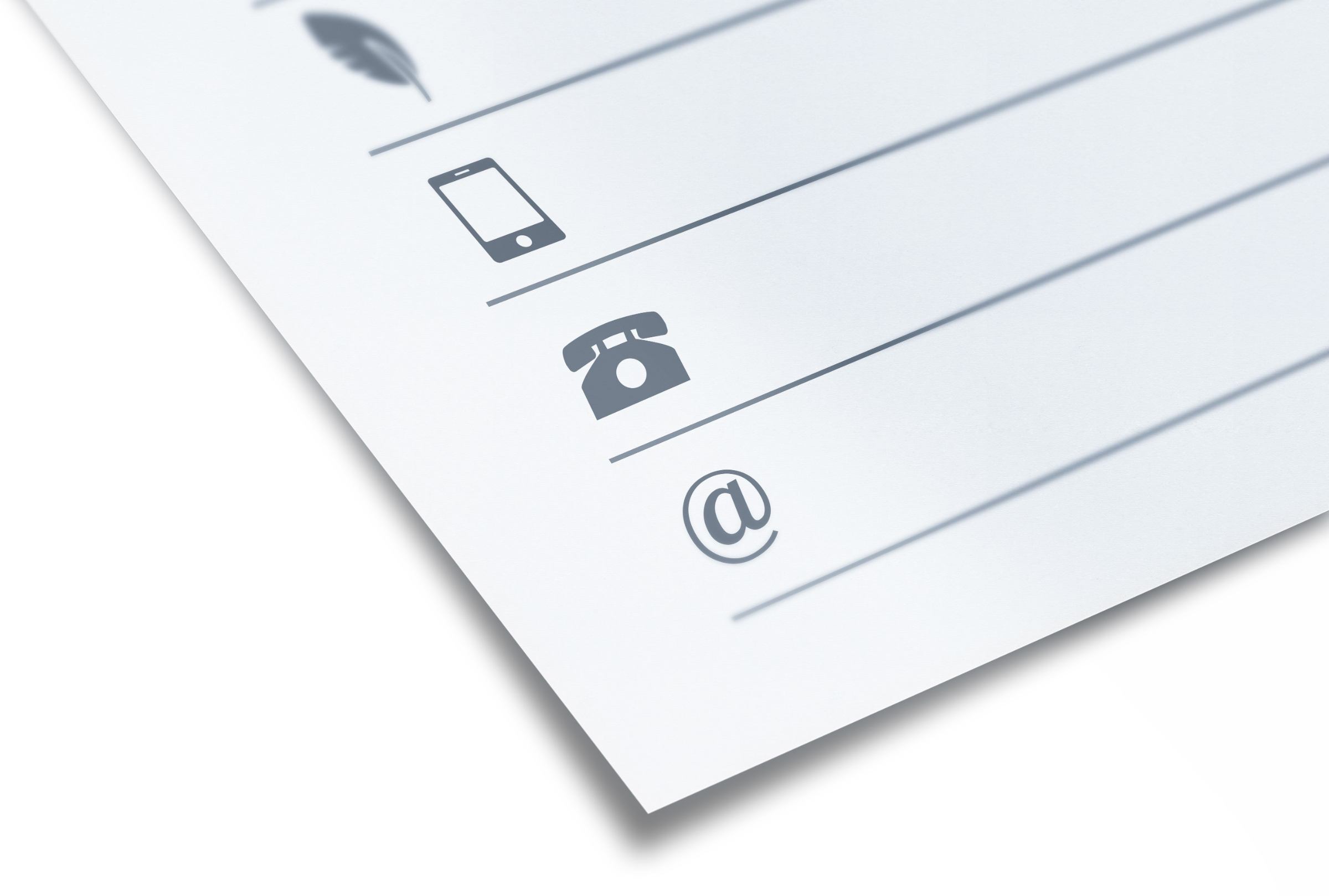 Pictogrammen van een envelop (e-mail), smartphone, vaste telefoon en een apenstaartje (@), die de verschillende contactmogelijkheden met hypnoQI symboliseren.